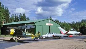 Karhulan Ilmailukerhon Lentomuseossa olevat vanhat lentokoneet | Old aircraft in Flying Museum of Karhula Flying Club