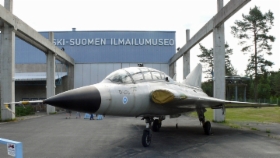 Suomen Ilmavoimamuseon näyttelyissä olevat vanhat lentokoneet | Old aircraft on show of Finnish Air Force Museum