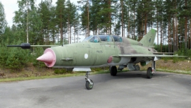 MiG-21UM_MK-126.jpg&width=280&height=500